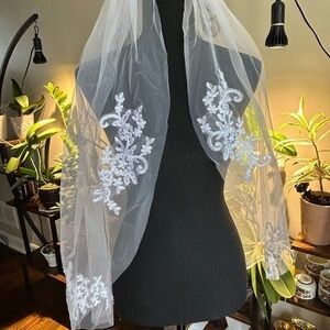 Elegant White Floral Embroidered Fingertip Bridal Veil
